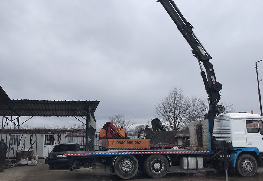 Конкурентни цени на услуги с камион с кран до 12 тона товароносимост